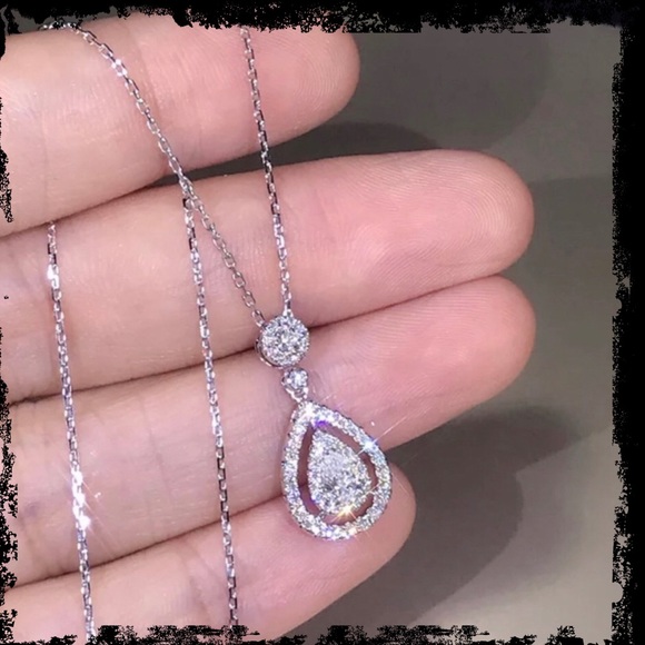 😍🥰Stunningly Gorgeous Sparkling Water Drop Pendant - Picture 3 of 6